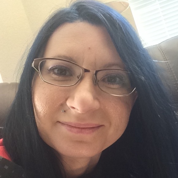 Meet your Posher, Leah - Picture 1 of 1